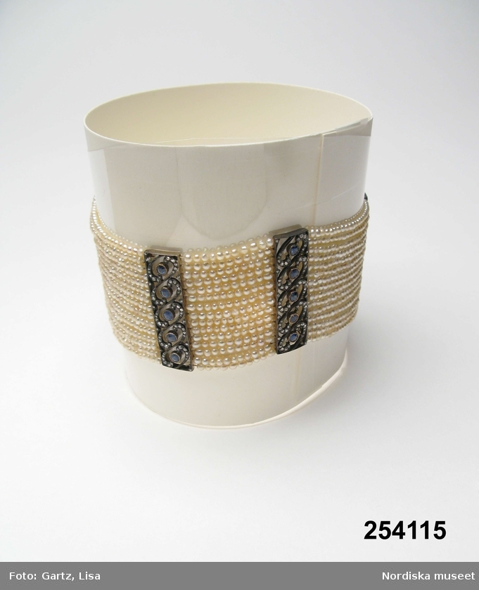 Pärlcollier