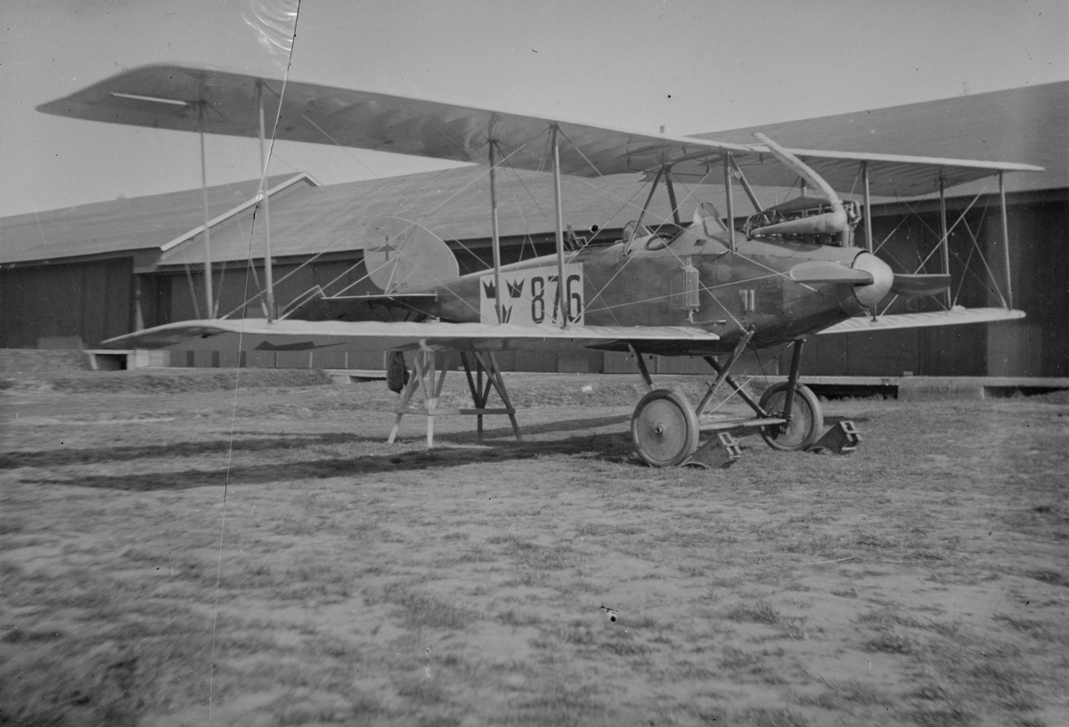 Flygplan Thulin FA märkt nummer 876 ur Flygkompaniet på marken ...