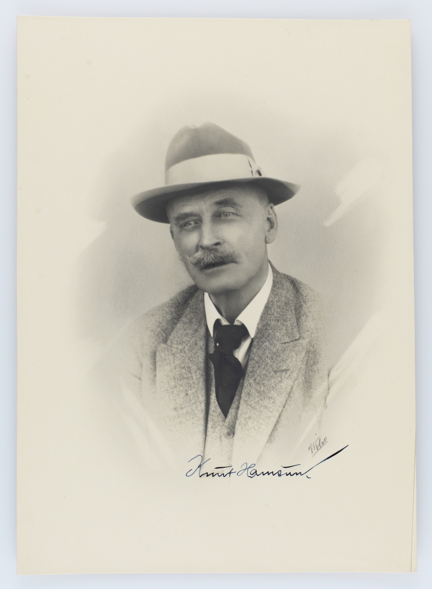 Knut Hamsun DEXTRA Photo / DigitaltMuseum