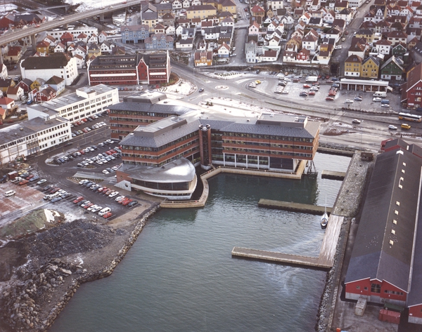 Amocos Kontorbygg Ved Bekhuskaien På Verven I Stavanger Sentrum ...