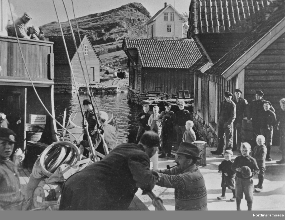 Fra Misje på Sotra, Hordaland. I mellomkrigstiden (Fra Nordmøre Museums ...