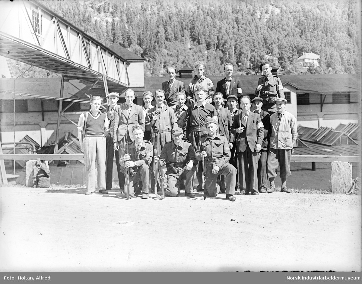 Hs Tropp Hjemmestyrker Ved Norsk Hydro Rjukan Norsk Industriarbeidermuseum Digitaltmuseum