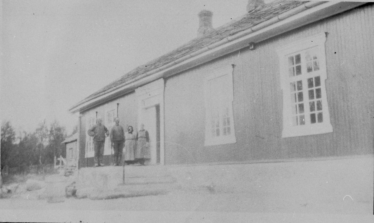 Skolehus 4 Pers Pa Trappa Dalsbygda Skole 1929 Anno Musea I Nord Osterdalen Digitaltmuseum