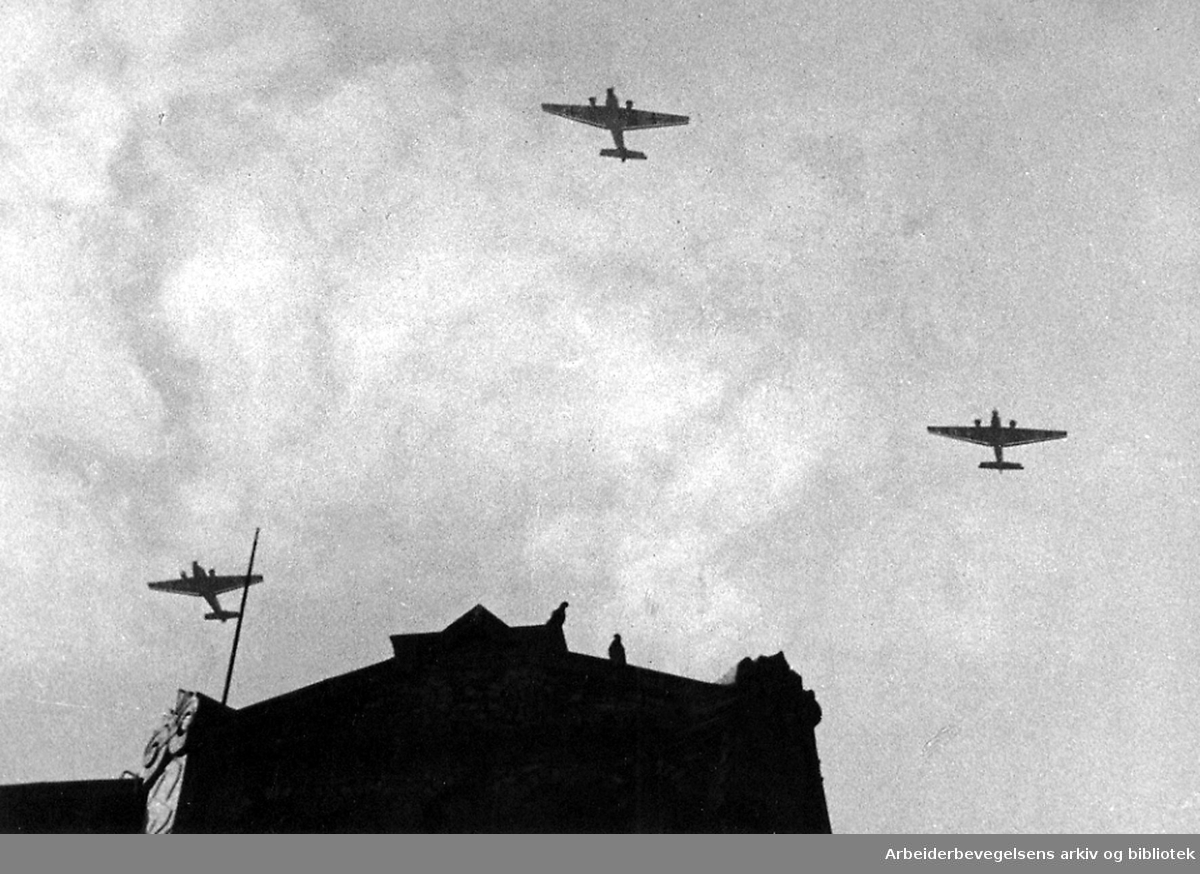 Tyske fly over Stortinget,.morgenen 9. april 1940 - Arbeiderbevegelsens ...