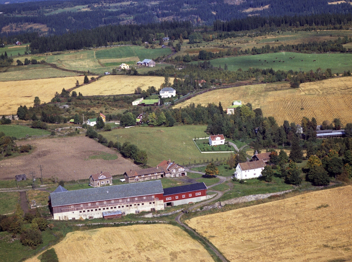 Vardal år 1961 Flyfoto Widerøe - Mjøsmuseet / DigitaltMuseum