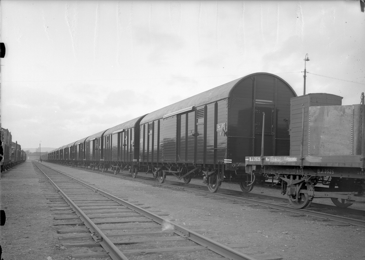 Statens Jarnvagar Sj Grh 31724 Och Del Av Bj Nm 3525 Jarnvagsmuseet Digitaltmuseum